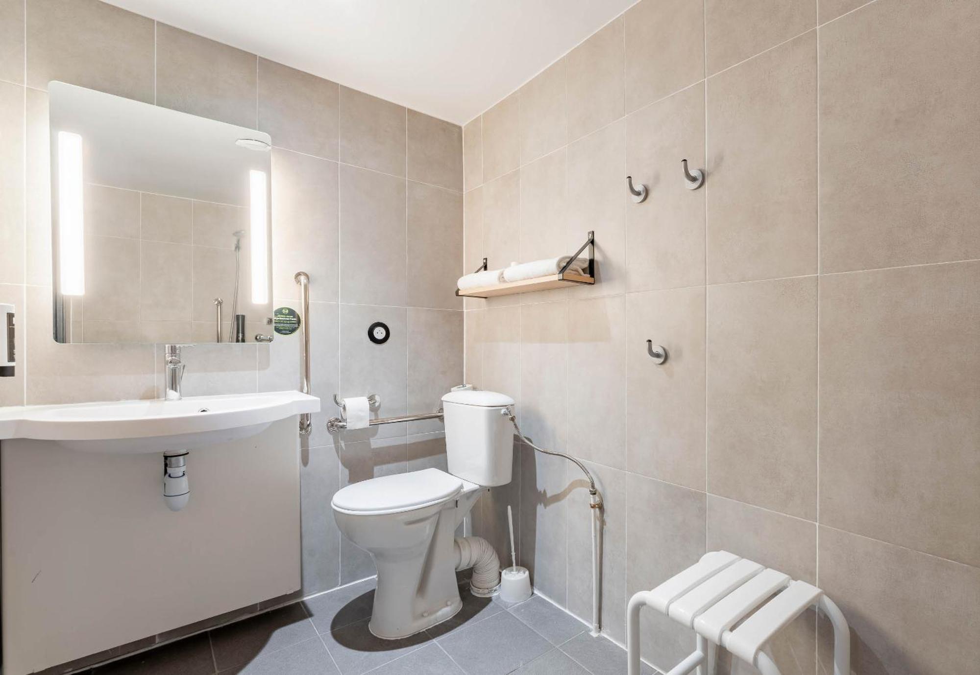 B&B Hôtel Valenciennes Sud Prouvy Exterior foto
